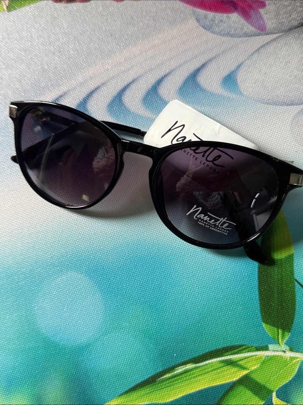💞NWT.Nanette Lepore Black Round Ladies Sunglasses with Gradient Lenses